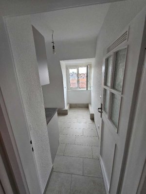 Renovierte 1-Zimmer Dachgeschosswohnung mit Aussicht in Stuttgart Ost