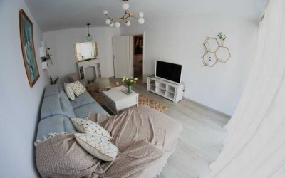 Freundliche und vollständig renovierte 2-Zimmer-Wohnung mit Balkon und EBK in Marktredwitz