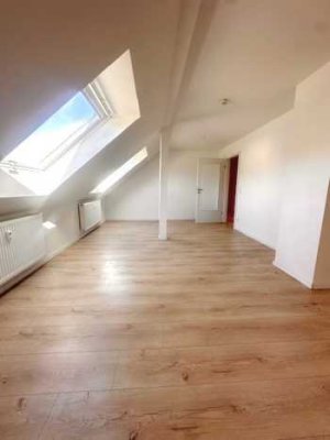 4- Zimmerwohnung mit großem Wohn- und Küchenbereich !!