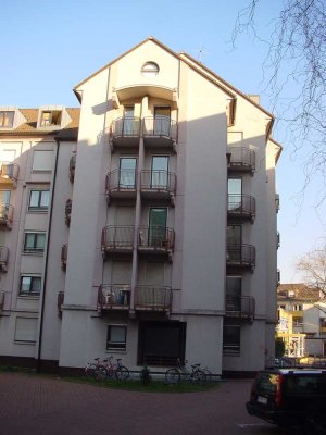 (VE 141) Renoviertes, möbliertes 1-Zi.-App. mit Balkon neben Q6/ Q7 für Studenten