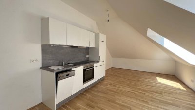 Sonnige, helle 2 Zimmer Wohnung- in nur 16 min. mit der Schnellbahn zur U6 Wien Meidling