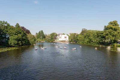 Vermietete Altbauwohnung mit Balkon in bester Lage! ++Courtagefrei++