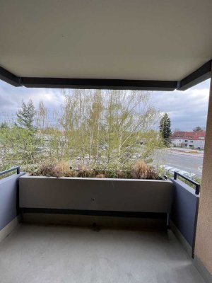 Helle 2-Zimmer-Wohnung mit Balkon, Einbauküche und Tiefgarage in ruhiger Lage