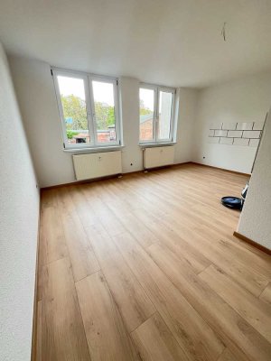 Erstbezug nach Renovierung! 4-RW mit Stellplatz zu vermieten!