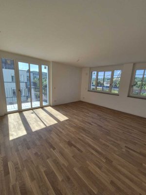 ERSTBEZUG - helle, rollstuhlgerechte 3-Raumwohnung mit Wartburgblick in zentrumsnaher Lage