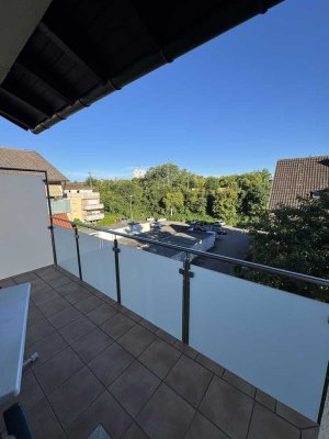 „Zentral wohnen mit Potenzial“  4-Zimmer-Wohnung nahe Bahnhof mit Balkon & Tiefgarage