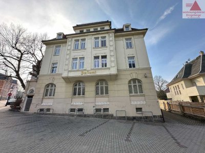 Denkmal-Immobilie als Kapitalanlage: Teilsaniertes Mehrfamilienhaus in Wilkau-Haßlau, ehem. Postamt
