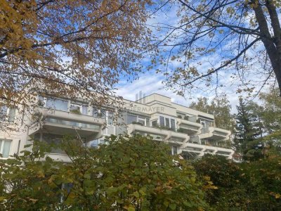 **Einziehen und wohlfühlen** Sehr schöne, wunderbar helle Dachgeschosswohnung mit Süd-Balkon