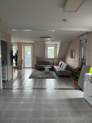 Neuwertige 4 -Zimmer Maisonette Wohnung möbliert, im Neubaugebiet, beste Wohngebiet in Weingarten