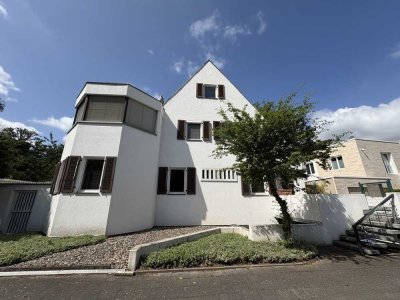 Geräumige Einfamilienhausvilla auf großzügigem Südwest-Grundstück in bester Lage von Alt-Meererbusch