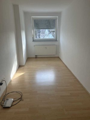 Helles WG Zimmer in netter 6er WG