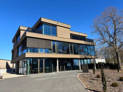 Erstbezug mit Dachterrasse und EBK: Geschmackvolle Penthouse-Wohnung mit geh. Innenausstattung