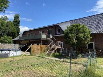 Erdgeschoss mit Garten und Parkplätzen vor der Türe im grünen außerhalb von Issum