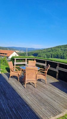 Frisch renovierte, helle Einliegerwohnung mit herrlichem Ausblick