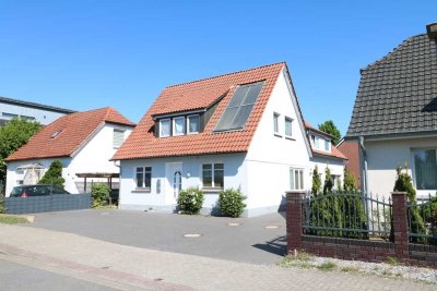 Modernisiertes, gepflegtes Mehrparteienhaus mit 4 Wohnungen und Pkw-Stellplätzen