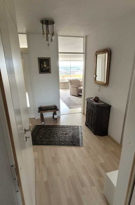 Schöne helle 3 1/2 Zimmer-Wohnung - zentral gelegen mit tollem Blick über Leonberg