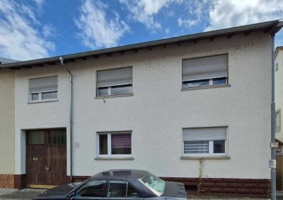 Raum für Kreativität - Zweifamilienhaus mit großem Grundstück