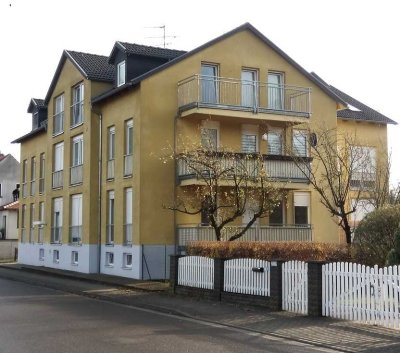 Großräumige 2-Raum-Wohnung mit Balkon (Anfragen bitte nur per E-Mail)
