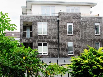 Moderne Oberwohnung mit schönem Balkon und PKW-Stellplatz in zentraler Wohnlage