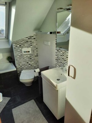 Möblierte 3 Zimmer-Wohnung, Internet, Stromkosten, PKW-Stellplatz inkl., in Hattersheim-Okriftel