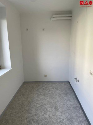 Jetzt einziehen &amp; sparen! Herbstaktion: 1 Monat mietfrei! – Sanierte 2-Zimmer-Wohnung im EG mit Lift &amp; Keller – Zentrale Lage in Wels!