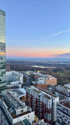 Exklusives Wohnen auf höchstem Niveau - Luxus-Wohnung mit Loggia und stilvoller Ausstattung!