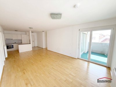 Sehr schöne und helle 4-Zimmerwohnung mit großem Balkon!