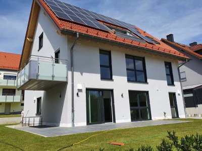 Helle, luxuriöse Erdgeschosswohnung mit großer  Südterrasse/ gepflegtem Garten  im Grünen