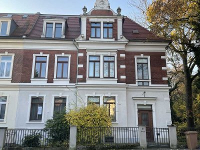 Klassische 3-Raum-Wohnung mit Balkon und Kachelofen