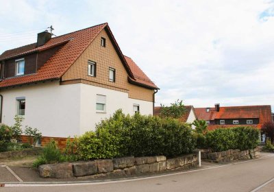 Sanierte DHH, provisionsfrei, mit Garage, Garten und großem Schuppen