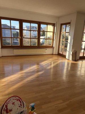 ***EINZIEHEN-WOHLFÜHLEN!***HELLE 2,5 ZIMMER WOHNUNG MIT BALKON IN BEGEHRTER LAGE