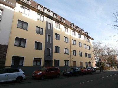 Große, sanierte 2-Zimmerwohnung mit Balkon