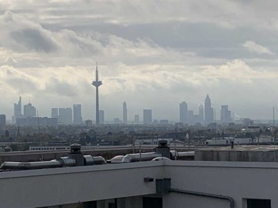 Kapitalanlage! Vollmöbliertes Penthouse mit Skyline-Blick und großer Dachterrasse
