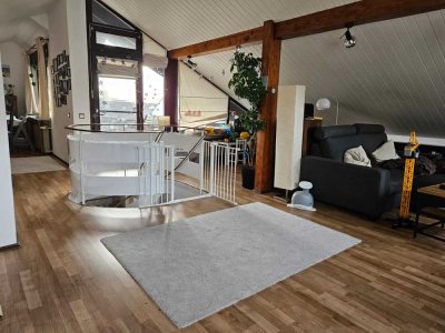 Schöne große 4 Zimmer Maisonette-Wohnung mit 2 Balkone  im Herzen von Griesheim