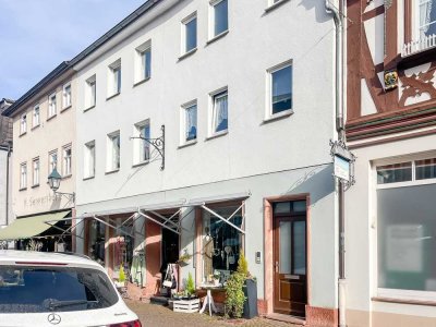 Helle Gewerbefläche mit großzügiger Maisonette-Wohnung und Ausbaupotenzial in der Perle des Mains