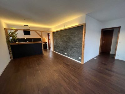 Einziehen und wohlfühlen: 3-Zimmer-Wohnung mit Dachloggia und Garage