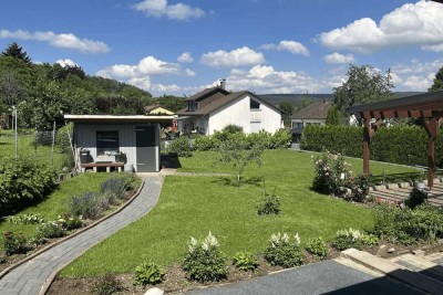 Modernes Zweifamilienhaus in idyllischer Lage - Nähe Honberg-Rücken