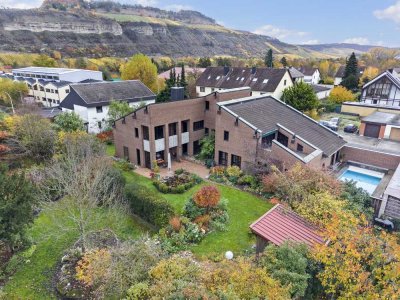 Großzügiges Wohnhaus mit möglicher Gewerbeeinheit / Praxis