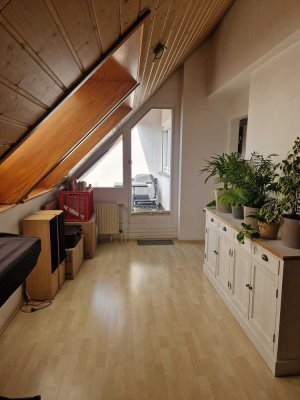 Stilvolle, gepflegte 3-Zimmer-Maisonette-Wohnung mit Balkon und Einbauküche in Stuttgart