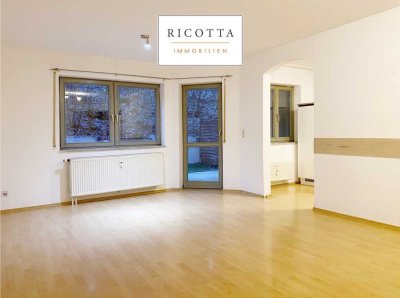 3-Zimmer Wohnung mit Terrasse und kleinem Gartenteil sowie einem Außenstellplatz