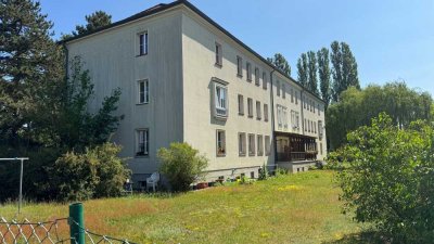 Stilvolle, sanierte 2-Zimmer-Wohnung mit Einbauküche in Hennigsdorf