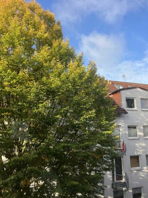 Zentrale & helle 2 Zi. Wohnung mit Balkon zum Innenhof