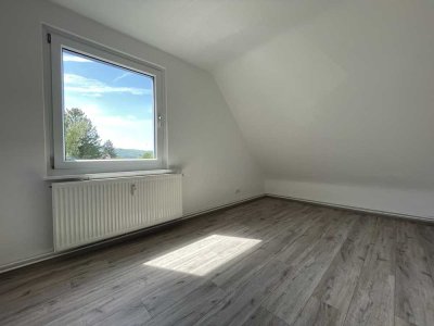 Schöne Dachgeschosswohnung mit 2 Zimmern
