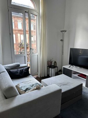 Charmante helle 2-Zimmer Altbauwohnung in lebendiger Münchener Straße