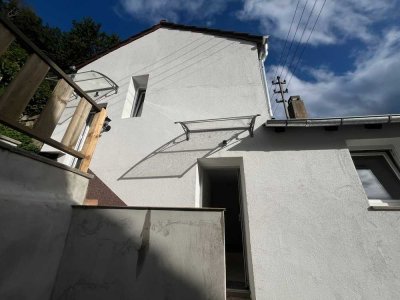Erstbezug nach Rundum-Renovierung – genießen Sie Ihren Balkon mit Ausblick!
