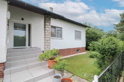 Großzügiges Einfamilienhaus samt Pool und einem Trampelpfad zur Donau!