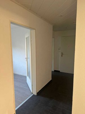 •	charmante 3-Zimmer-Etagenwohnung mit Balkon und zwei Garagen in Böblingen – sofort bezugsfrei!