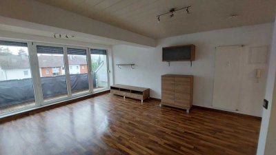 Gepflegte 2,5-Zimmer-DG-Wohnung mit Balkon und EBK in Singen (Hohentwiel)