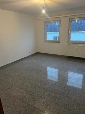 Gemütliche, helle 2 Zimmer Dachgeschosswohnung, stadtzentral,renoviert und bezugsfertig