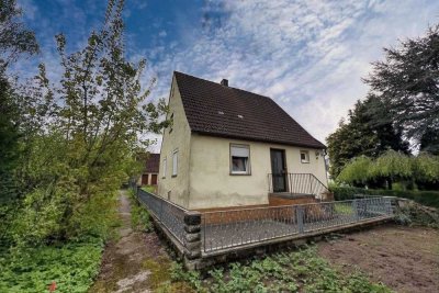 Einfamilienhaus mit Nebengebäude und Garage in Aurach/Weinberg